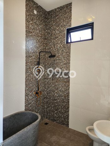 Rumah Mewah Siap Huni LT 137m2 di Serpong, Tangerang Selatan Rumah Mewah Siap Huni LT 137m2 di Serpong, Tangerang Selatan
