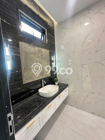 Dijual Rumah Premium dengan Fasilitas Sekitar Komplit di BSD, Tangerang Selatan Dijual Rumah Premium dengan Fasilitas Sekitar Komplit di BSD, Tangerang Selatan