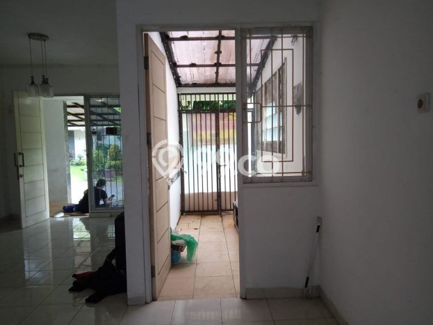 Rumah Mewah LB 200m2 Siap Huni Desain Elegan di BSD, Tangerang Rumah Mewah LB 200m2 Siap Huni Desain Elegan di BSD, Tangerang