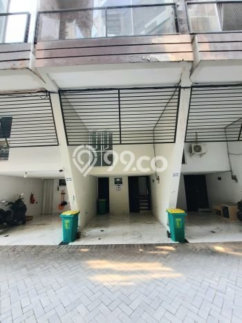 Disewakan! Rumah 3 Kamar Tidur &
2 Kamar Mandi di Kalibata, Jakarta Selatan Disewakan! Rumah 3 Kamar Tidur &
2 Kamar Mandi di Kalibata, Jakarta Selatan