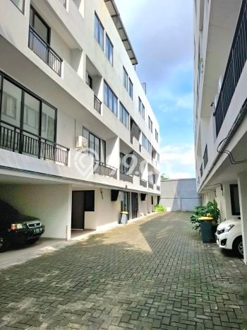 Hunian Cantik Modern Lb 135m2 di Cilandak, Jakarta Selatan Hunian Cantik Modern Lb 135m2 di Cilandak, Jakarta Selatan