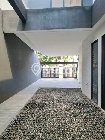 Rumah Elit Modern Tanpa Renovasi di Cipete Jakarta Selatan Rumah Elit Modern Tanpa Renovasi di Cipete Jakarta Selatan