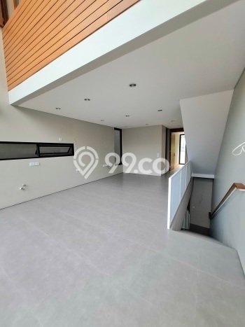 Ready to Use! Luxury House LT 107m2 Desain Elegan di Kemang Ready to Use! Luxury House LT 107m2 Desain Elegan di Kemang