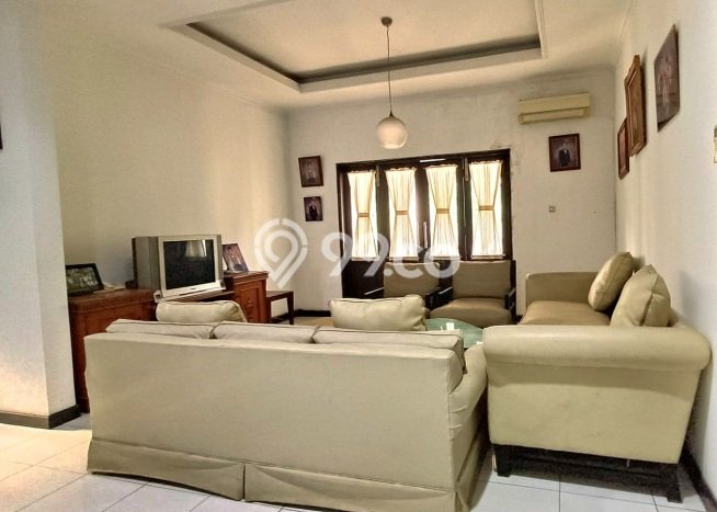 Hunian Elit LB 550m2 Siap Huni Desain Elegan di Bintaro, Tangerang Selatan Hunian Elit LB 550m2 Siap Huni Desain Elegan di Bintaro, Tangerang Selatan