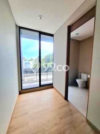 Ready to Use! Luxury House LT 107m2 Desain Elegan di Kemang Ready to Use! Luxury House LT 107m2 Desain Elegan di Kemang