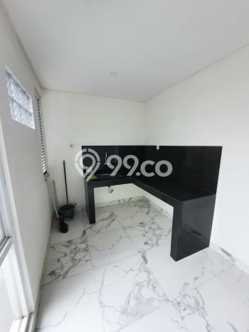Disewakan! Rumah 3 Kamar Tidur &
2 Kamar Mandi di Kalibata, Jakarta Selatan Disewakan! Rumah 3 Kamar Tidur &
2 Kamar Mandi di Kalibata, Jakarta Selatan