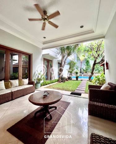 Siap Huni Rumah Mewah 9 Kamar di Menteng Dekat ke Mana Saja Siap Huni Rumah Mewah 9 Kamar di Menteng Dekat ke Mana Saja