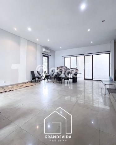 Rumah Elit Modern Tanpa Renovasi di Veteran Jakarta Selatan Rumah Elit Modern Tanpa Renovasi di Veteran Jakarta Selatan