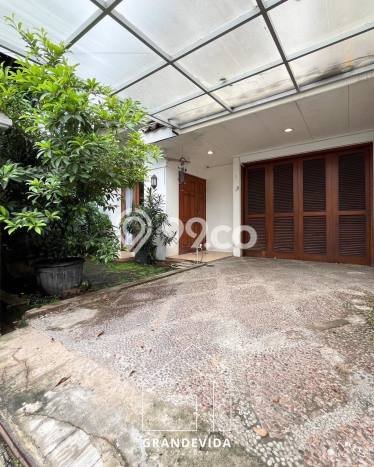 Rumah Elit Modern Tanpa Renovasi di Pondok Indah Jakarta Selatan Rumah Elit Modern Tanpa Renovasi di Pondok Indah Jakarta Selatan