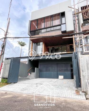 Hunian Mewah LB 450m2 Siap Pakai Desain Elegan di Kemang, Jakarta Selatan Hunian Mewah LB 450m2 Siap Pakai Desain Elegan di Kemang, Jakarta Selatan