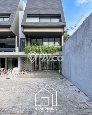 Hunian Mewah LB 247m2 Siap Huni Desain Elegan di Kemang, Jakarta Selatan Hunian Mewah LB 247m2 Siap Huni Desain Elegan di Kemang, Jakarta Selatan