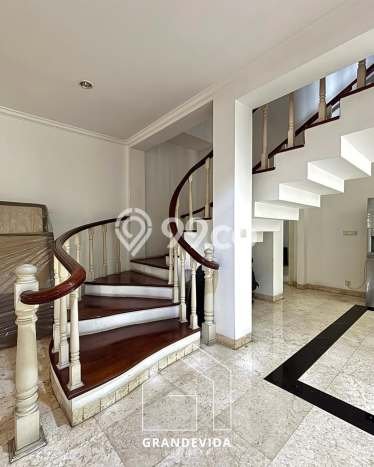 Rumah Mewah LB 400m2 Siap Huni Desain Elegan di Veteran, Jakarta Selatan Rumah Mewah LB 400m2 Siap Huni Desain Elegan di Veteran, Jakarta Selatan