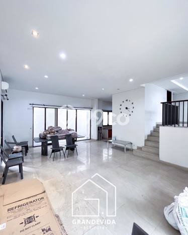 Rumah Elit Modern Tanpa Renovasi di Veteran Jakarta Selatan Rumah Elit Modern Tanpa Renovasi di Veteran Jakarta Selatan