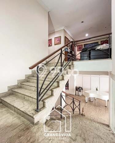 Dijual Rumah Mewah Elegan Dengan View Eksklusif di Pondok Indah, Jakarta Selatan Dijual Rumah Mewah Elegan Dengan View Eksklusif di Pondok Indah, Jakarta Selatan