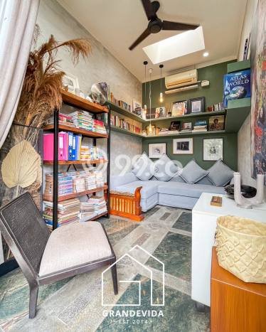 Rumah Luxury Modern Tanpa Renovasi di Pejaten Jakarta Selatan Rumah Luxury Modern Tanpa Renovasi di Pejaten Jakarta Selatan
