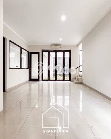 Rumah Elit LB 161m2 Siap Huni Desain Elegan di Bintaro, Tangerang Selatan Rumah Elit LB 161m2 Siap Huni Desain Elegan di Bintaro, Tangerang Selatan