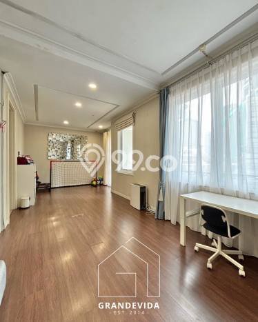 Rumah Elit Modern Tanpa Renovasi di Setiabudi Jakarta Selatan Rumah Elit Modern Tanpa Renovasi di Setiabudi Jakarta Selatan