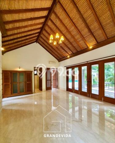 Hunian Mewah Siap Huni LT 1923m2 di Cilandak, Jakarta Selatan Hunian Mewah Siap Huni LT 1923m2 di Cilandak, Jakarta Selatan