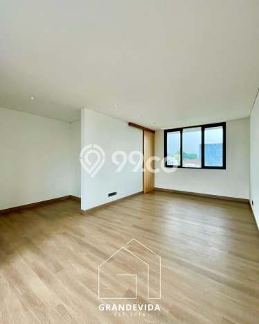 Rumah Luxury Modern Tanpa Renovasi di Pejaten Jakarta Selatan Rumah Luxury Modern Tanpa Renovasi di Pejaten Jakarta Selatan