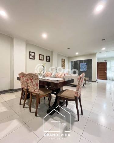 Rumah Luxury Modern Siap Huni di Pondok Indah Jakarta Selatan Rumah Luxury Modern Siap Huni di Pondok Indah Jakarta Selatan