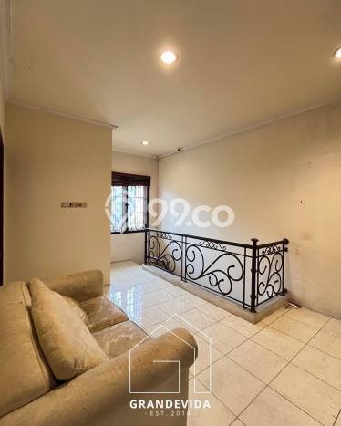 Rumah Elit Modern Tanpa Renovasi di Pondok Indah Jakarta Selatan Rumah Elit Modern Tanpa Renovasi di Pondok Indah Jakarta Selatan
