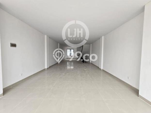 Ruko Dijual di Bengkong Batam dengan Luas Bangunan 825m2 Ruko Dijual di Bengkong Batam dengan Luas Bangunan 825m2