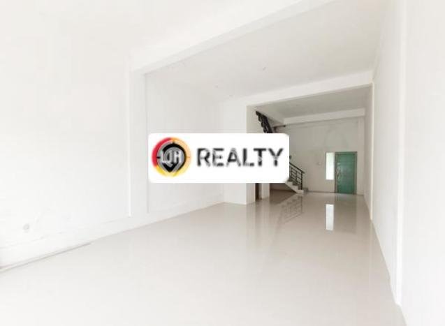 LOKASI PREMIUM! Ruko Area Komersial Kawasan , Luas 108m2m², Siap Operasional LOKASI PREMIUM! Ruko Area Komersial Kawasan , Luas 108m2m², Siap Operasional
