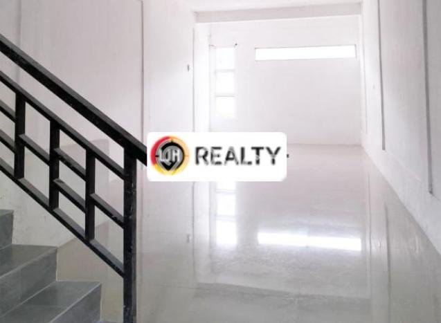 LOKASI PREMIUM! Ruko Area Komersial Kawasan , Luas 108m2m², Siap Operasional LOKASI PREMIUM! Ruko Area Komersial Kawasan , Luas 108m2m², Siap Operasional