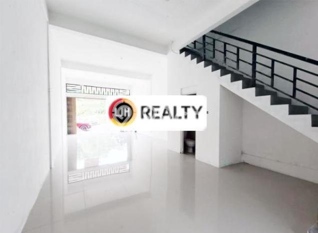 LOKASI PREMIUM! Ruko Area Komersial Kawasan , Luas 108m2m², Siap Operasional LOKASI PREMIUM! Ruko Area Komersial Kawasan , Luas 108m2m², Siap Operasional
