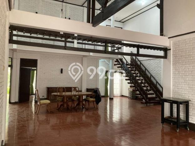 Rumah Elit LB 255m2 Siap Huni Desain Elegan di Buah Batu, Bandung Rumah Elit LB 255m2 Siap Huni Desain Elegan di Buah Batu, Bandung