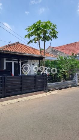 Dijual Hunian Rumah Terawat 4 Kamar di Buah Batu, Bandung Dijual Hunian Rumah Terawat 4 Kamar di Buah Batu, Bandung