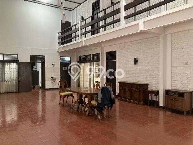 Rumah Elit LB 255m2 Siap Huni Desain Elegan di Buah Batu, Bandung Rumah Elit LB 255m2 Siap Huni Desain Elegan di Buah Batu, Bandung