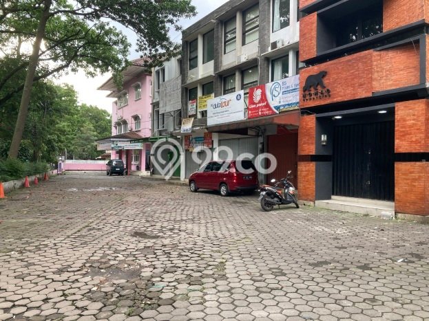 LOKASI PREMIUM! Ruko di , Luas 210m2m², Mainroad, Area Komersial LOKASI PREMIUM! Ruko di , Luas 210m2m², Mainroad, Area Komersial