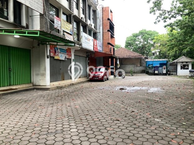LOKASI PREMIUM! Ruko di , Luas 210m2m², Mainroad, Area Komersial LOKASI PREMIUM! Ruko di , Luas 210m2m², Mainroad, Area Komersial