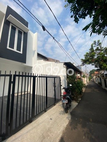 Rumah Strategis Modern Lb 115m2 di Tebet, Jakarta Selatan Rumah Strategis Modern Lb 115m2 di Tebet, Jakarta Selatan
