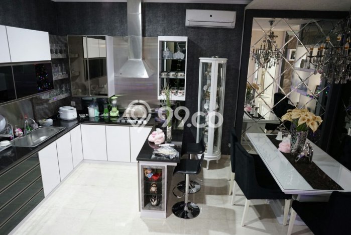 Ready to Use! Luxury House LT 88m2 Desain Modern di Patal Senayan Ready to Use! Luxury House LT 88m2 Desain Modern di Patal Senayan