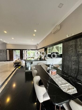 Jual Rumah Luas Elegan Dengan View Eksklusif di Sentul City, Bogor Jual Rumah Luas Elegan Dengan View Eksklusif di Sentul City, Bogor