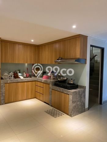Rumah 5 Kamar Dekat dengan Akses Transportasi, Tangerang - Harga Menarik Rumah 5 Kamar Dekat dengan Akses Transportasi, Tangerang - Harga Menarik
