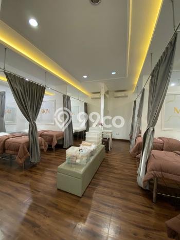 Ruko Disewa di Tangerang Selatan dengan LB 270m2 Area Komersial Ramai Ruko Disewa di Tangerang Selatan dengan LB 270m2 Area Komersial Ramai