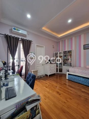 Siap Huni Hunian Elit 5 Kamar di Pesanggrahan Dekat ke Mana Pun Siap Huni Hunian Elit 5 Kamar di Pesanggrahan Dekat ke Mana Pun
