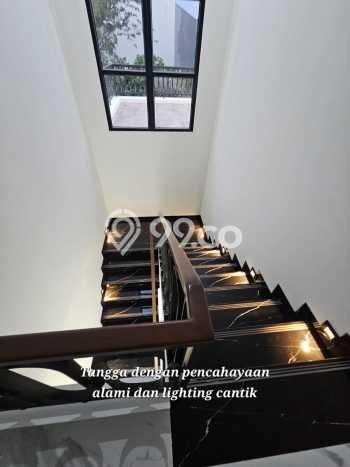 Rumah Luxury Modern Tanpa Renovasi di BSD Tangerang Rumah Luxury Modern Tanpa Renovasi di BSD Tangerang
