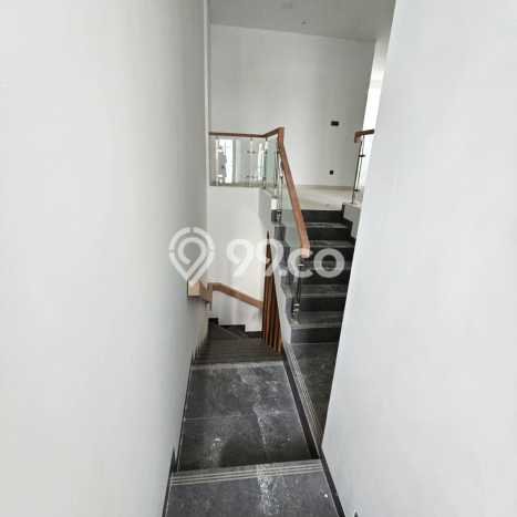 Rumah Terawat 4 KT 3 KM di Gading Serpong, Tangerang Rumah Terawat 4 KT 3 KM di Gading Serpong, Tangerang