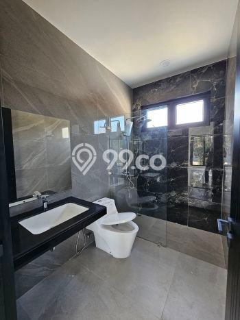 INVESTASI CERDAS! Rumah Premium Serpong, Tangerang Selatan, Luas Tanah 375m² LB 420m² INVESTASI CERDAS! Rumah Premium Serpong, Tangerang Selatan, Luas Tanah 375m² LB 420m²