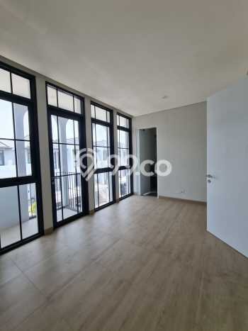 Rumah Elit Modern Tanpa Renovasi di BSD Green Wich Tangerang Rumah Elit Modern Tanpa Renovasi di BSD Green Wich Tangerang