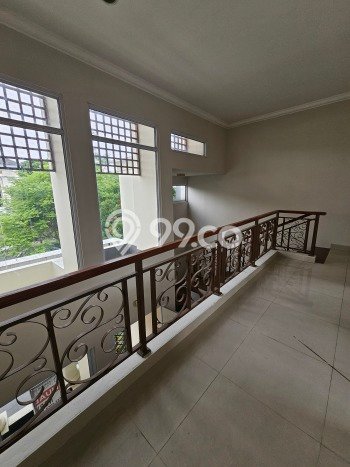 Rumah Luxury Modern Tanpa Renovasi di BSD Green Wich Tangerang Rumah Luxury Modern Tanpa Renovasi di BSD Green Wich Tangerang