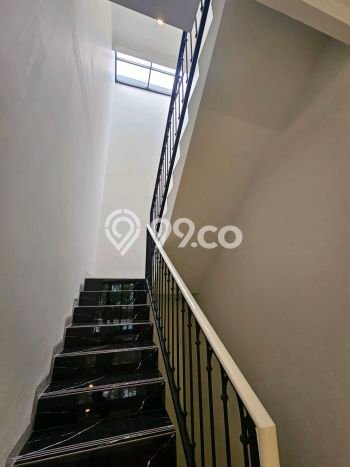 Hunian Elit LB 275m2 Siap Pakai Desain Elegan di BSD Green Wich, Tangerang Hunian Elit LB 275m2 Siap Pakai Desain Elegan di BSD Green Wich, Tangerang