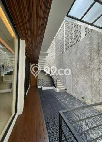 Jual Rumah Mewah Elegan Dengan View Cantik di Gading Serpong, Tangerang Jual Rumah Mewah Elegan Dengan View Cantik di Gading Serpong, Tangerang