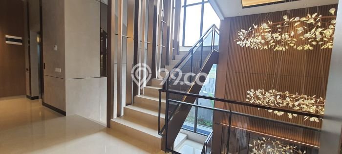 Rumah Elit LB 332m2 Siap Pakai Desain Elegan di Kota Wisata, Jakarta Timur Rumah Elit LB 332m2 Siap Pakai Desain Elegan di Kota Wisata, Jakarta Timur
