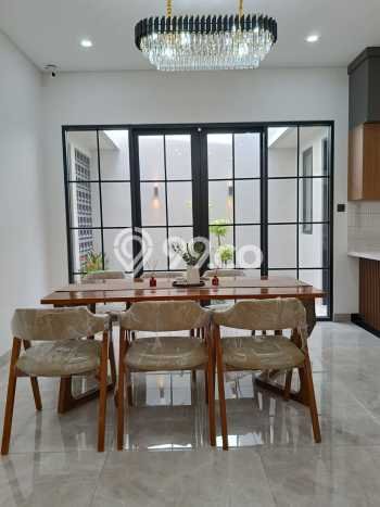 For Sale Rumah Mewah Exclusive di Serpong, Tangerang Selatan For Sale Rumah Mewah Exclusive di Serpong, Tangerang Selatan