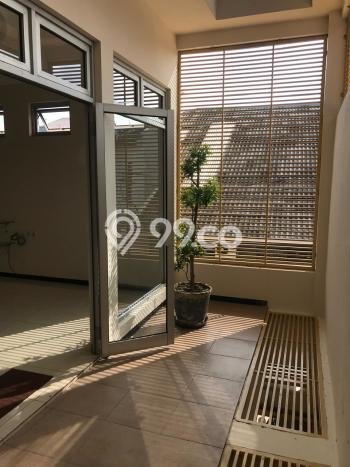 Rumah Strategis Minimalis Lb 221m2 di Banjarsari, Surakarta Rumah Strategis Minimalis Lb 221m2 di Banjarsari, Surakarta